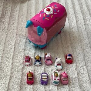 Shopkins Cutie Cars Play N Display Cupcake Van with 9 Cutie Cars